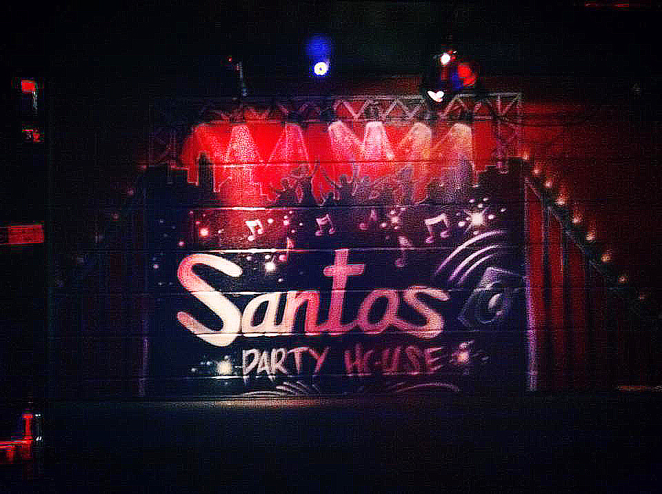 1017_Santos Party House_01